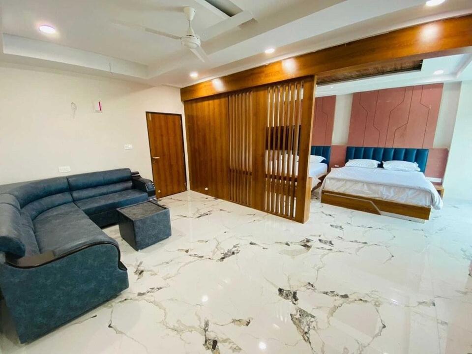 Super Townhouse Ambaji Formerly Hotel Kardhar Inn Екстер'єр фото