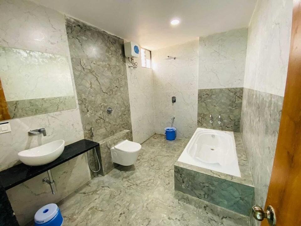 Super Townhouse Ambaji Formerly Hotel Kardhar Inn Екстер'єр фото