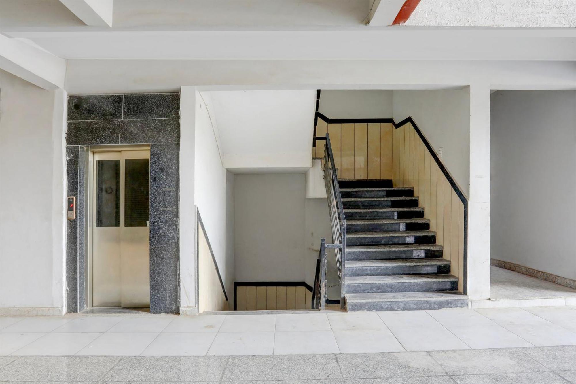 Super Townhouse Ambaji Formerly Hotel Kardhar Inn Екстер'єр фото
