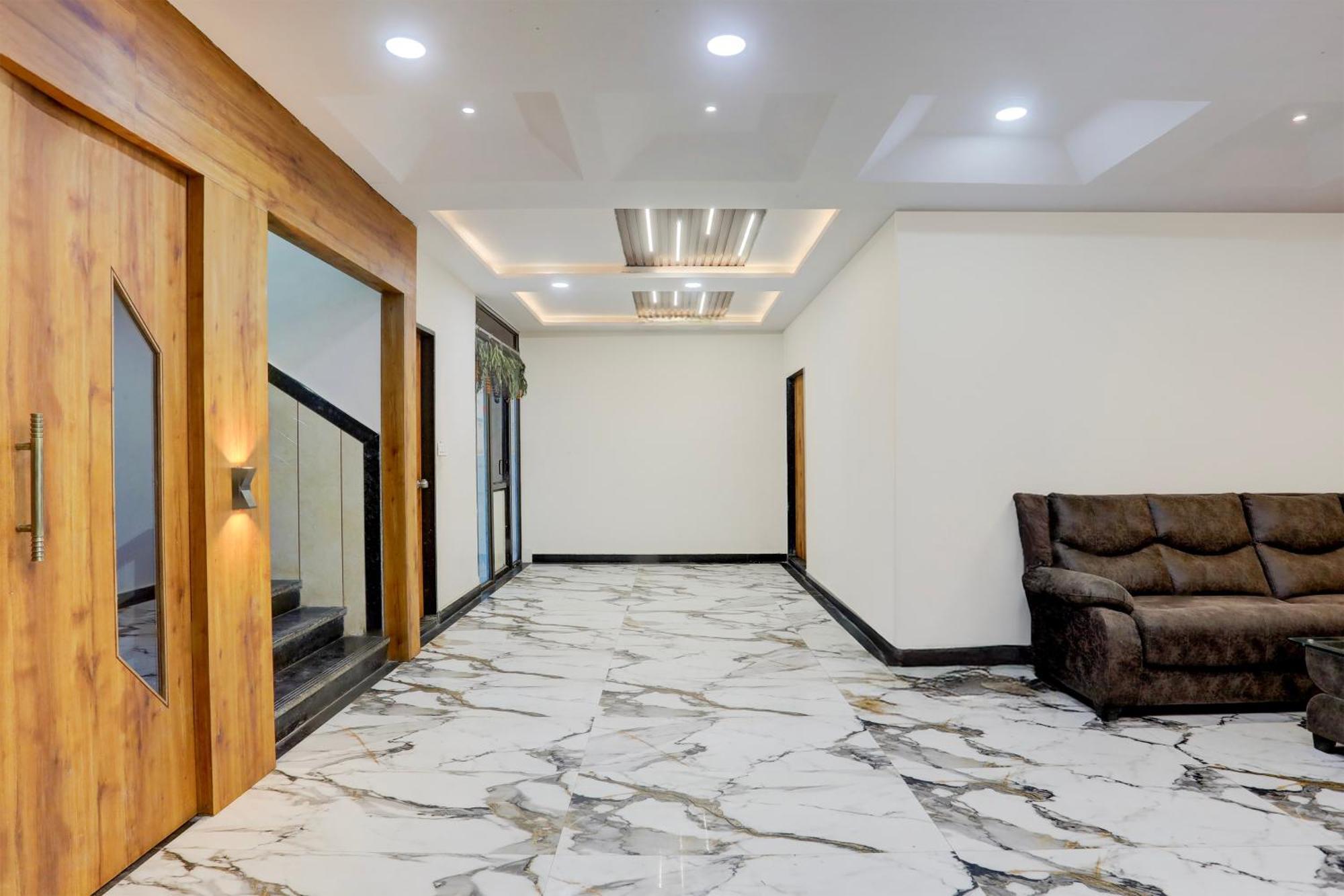 Super Townhouse Ambaji Formerly Hotel Kardhar Inn Екстер'єр фото
