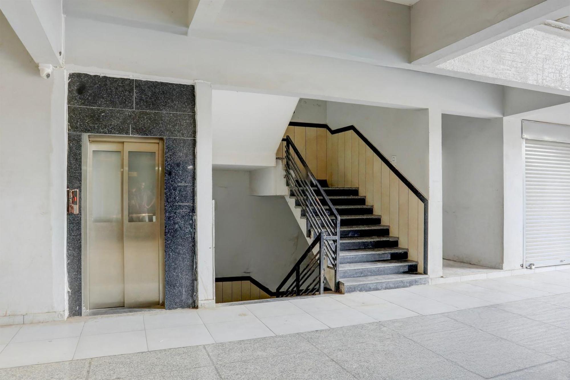 Super Townhouse Ambaji Formerly Hotel Kardhar Inn Екстер'єр фото