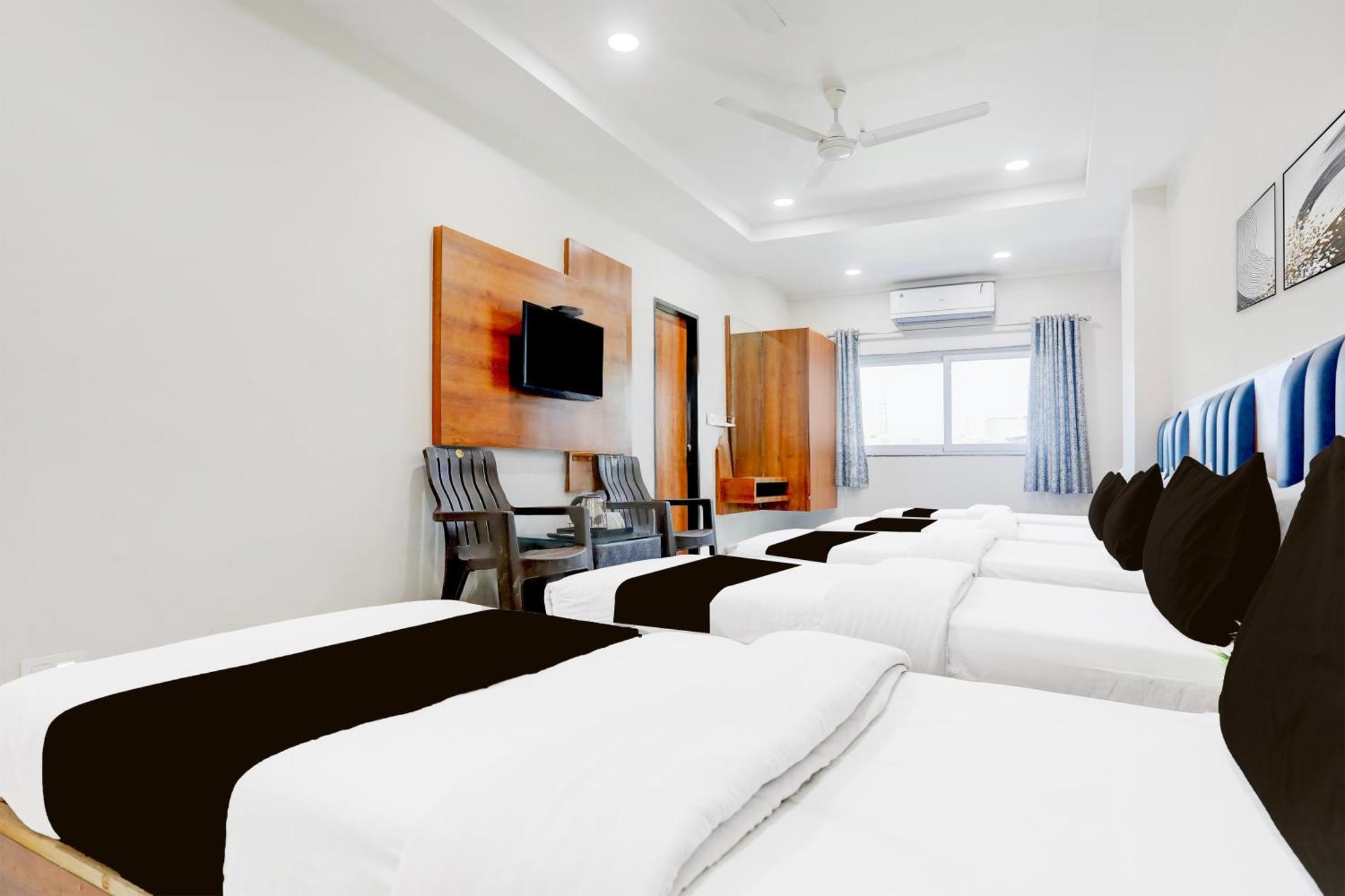 Super Townhouse Ambaji Formerly Hotel Kardhar Inn Екстер'єр фото