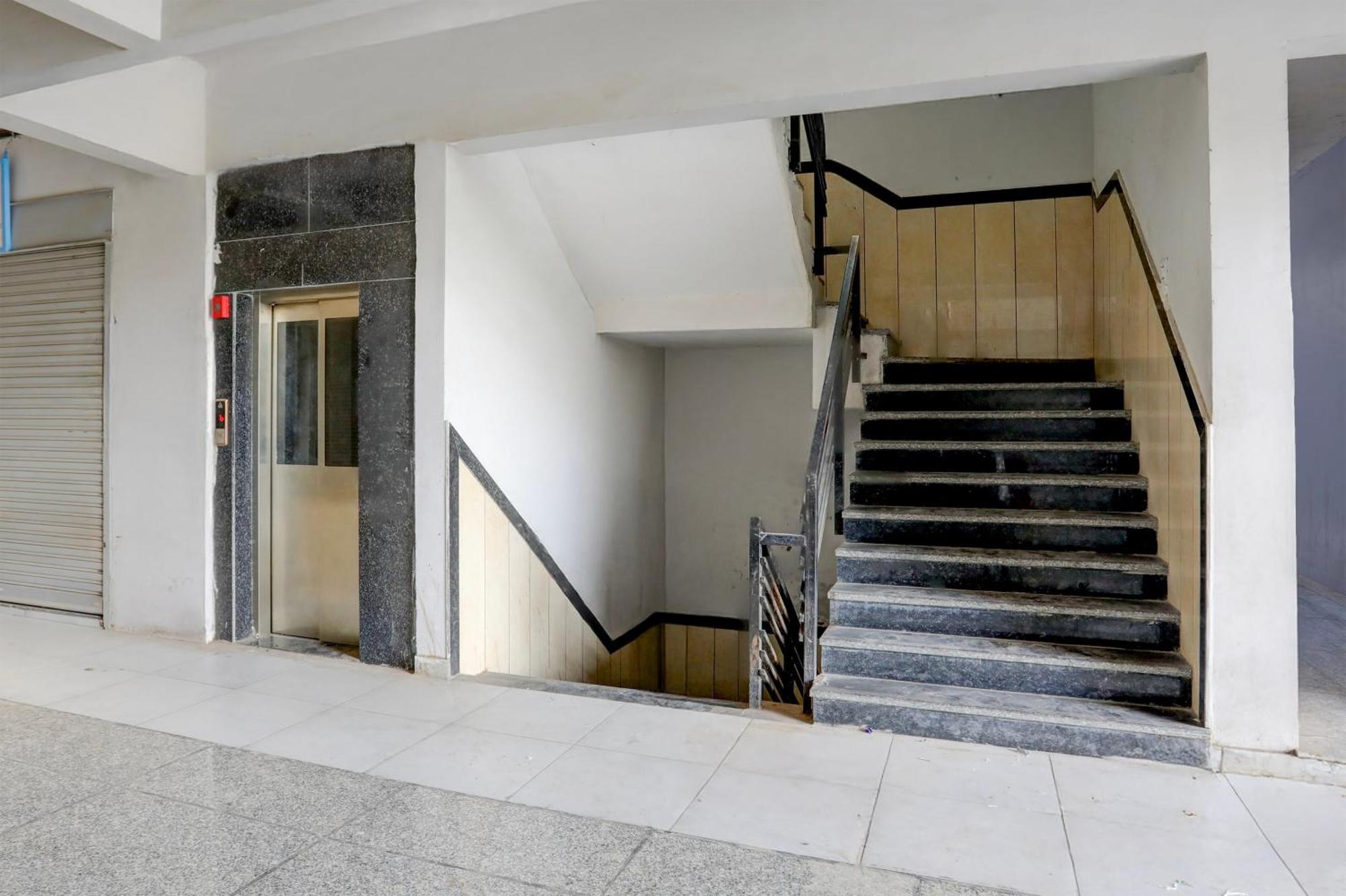 Super Townhouse Ambaji Formerly Hotel Kardhar Inn Екстер'єр фото
