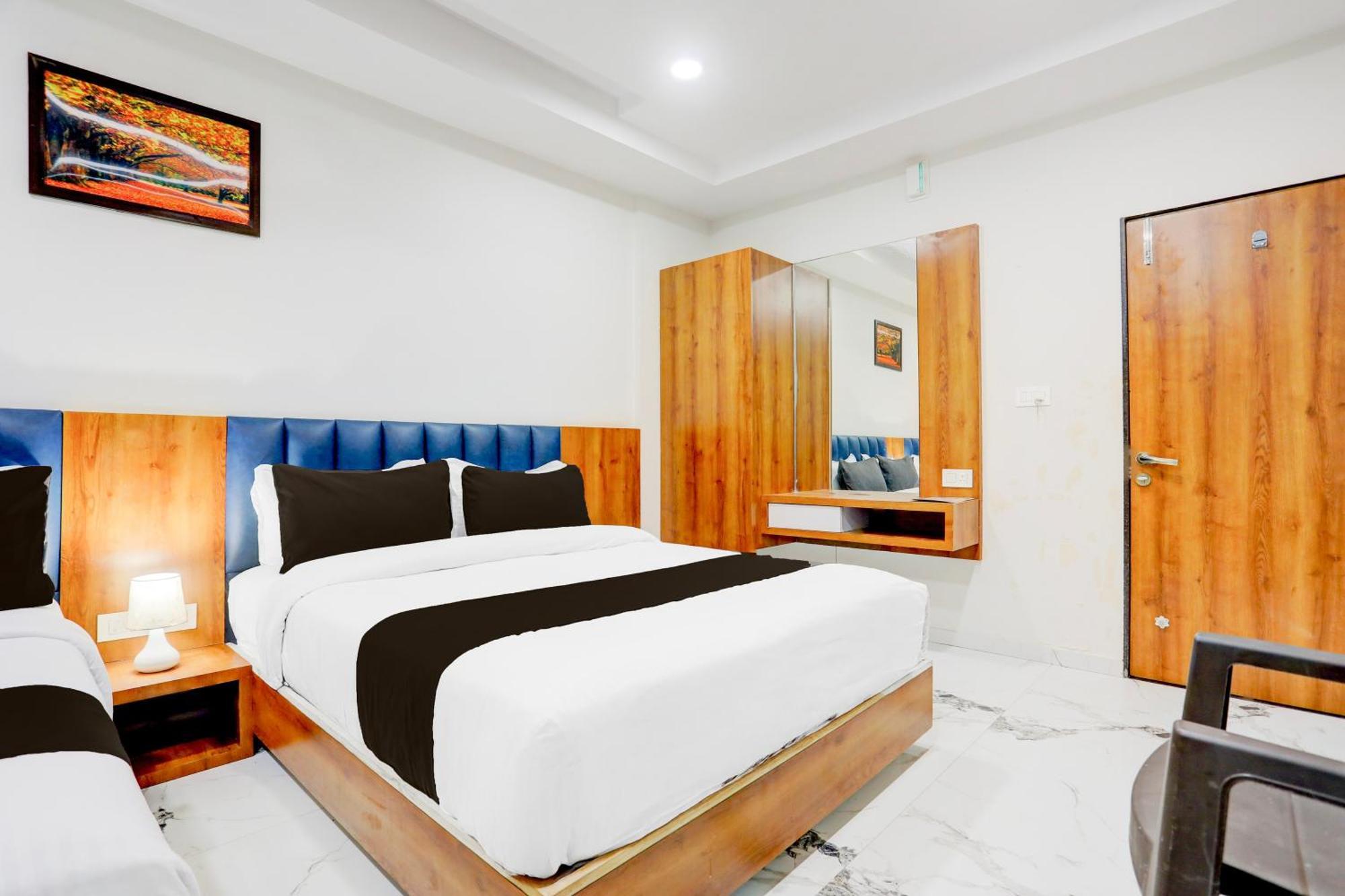 Super Townhouse Ambaji Formerly Hotel Kardhar Inn Екстер'єр фото