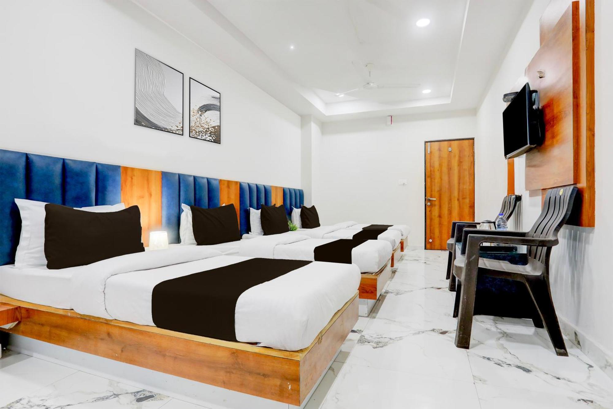 Super Townhouse Ambaji Formerly Hotel Kardhar Inn Екстер'єр фото