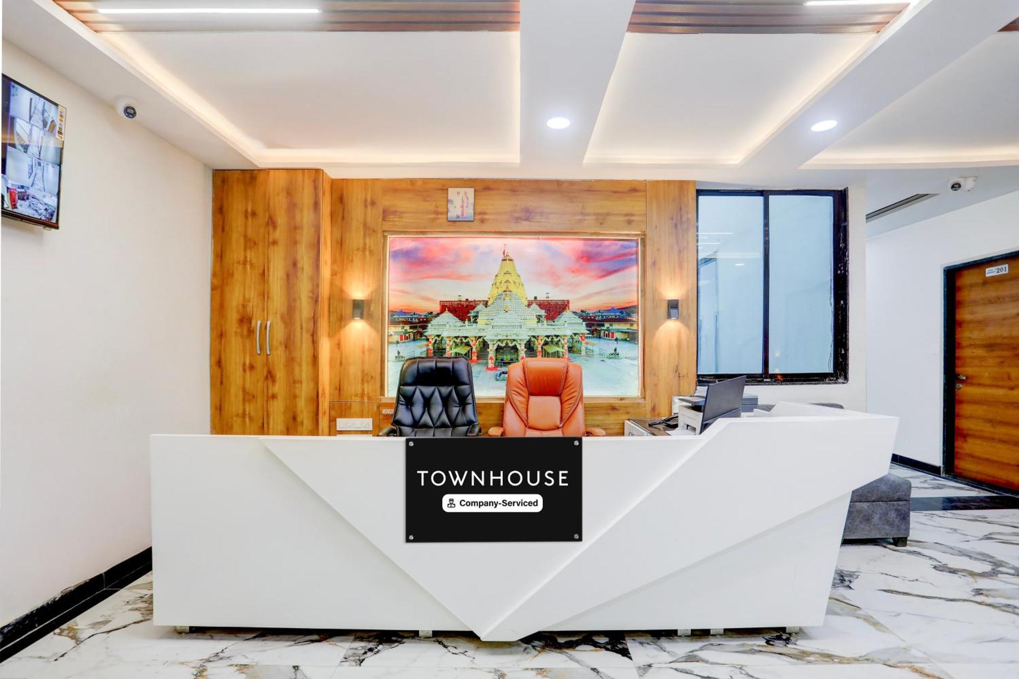 Super Townhouse Ambaji Formerly Hotel Kardhar Inn Екстер'єр фото