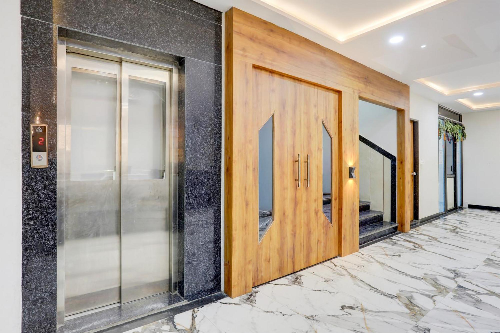 Super Townhouse Ambaji Formerly Hotel Kardhar Inn Екстер'єр фото